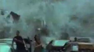 Цунами накрывает Нью-Йорк - впечатляющая мощь стихии