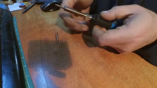 Любительский ремонт кварцевых часов, пропайка катушки (под Мамонова) смотреть онлайн