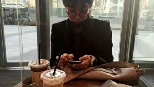 BTS - Blood Sweat And Tears (But you're in a coffee shop) смотреть онлайн