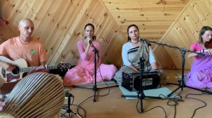 Шри Шри Радха Кришна пранама и киртан