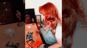 ??Есть ли у загаданного мужчины на данный момент любовные отношения??Мини Расклад