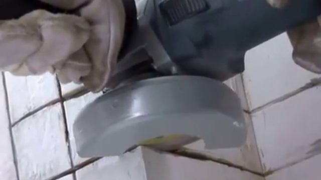 Máy mài Bosch  GWS 7-100 máy cắt Bosch GWS 7-100 đại lý máy cắt Bosch