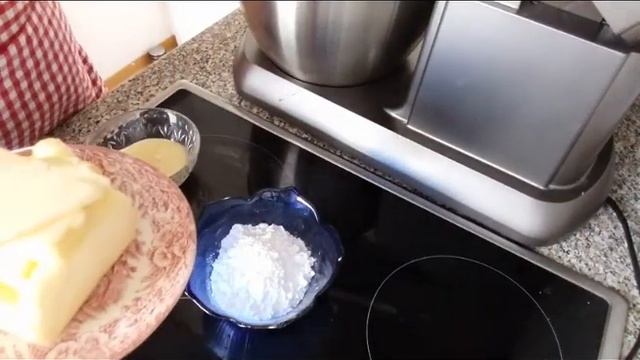 Тортик праздничный в виде сердечко, украшение с безе смотреть онлайн