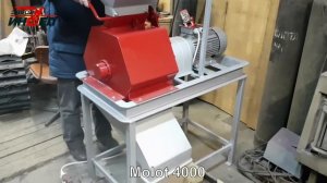 Дробление зерна на молотковых дробилках Molot 3000 и Molot 4000.mkv