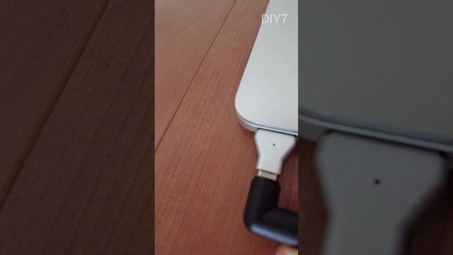 USB-C to MagSafe Adapter смотреть онлайн