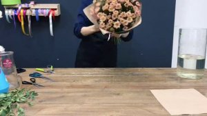 Сборка букета из хризантем