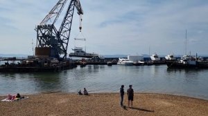 Спуск на воду яхты, плавании краном. Яхт клуб 7 футов, Владивосток. Часть 2.