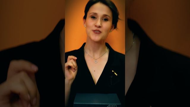 Каждой девушке нужен маленький черный сейф! смотреть онлайн