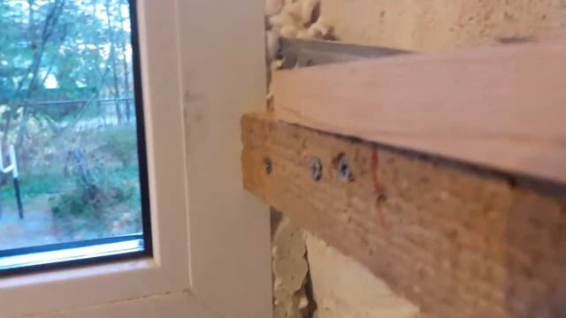 Как выставить откосы под 90 градусов в неровном приеме окна. смотреть онлайн