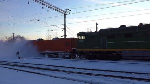 "Рождественская снегоборьба". ТЭМ18ДМ-571, 2ТЭ116-1255 и ПОМ-1М "Ветерок" на уборке территории