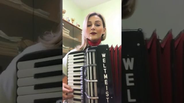 «Белой акации гроздья душистые..» (тема) смотреть онлайн