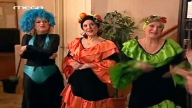 i polikatoikia - H Margarita h Souvlatzou Didaski Capoeira! (part.1/2) / O Neos Gkomenos tis Mairis смотреть онлайн