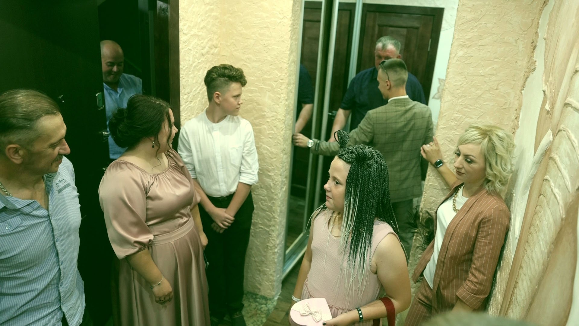 Чтобы пройти к невесте, нужно заплатить смотреть онлайн