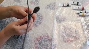 Статуэтка негритянки из газетных трубочек