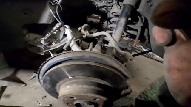 Замена заднего подрамника на Mercedes w204. День в гараже смотреть онлайн