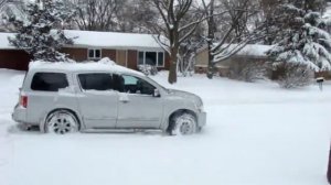 Infiniti QX56 in snow / Инфи́нити QX56 в снегу