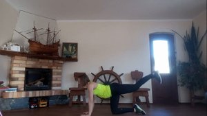 Полноценная тренировка ног и пресса. Спорт дома. Full training of the legs and ABS. Sports at home.