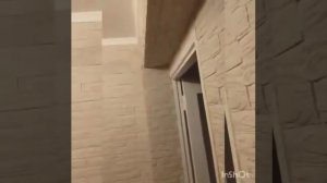 Декоративный камень ,,древесный скол,, до и после отделки.