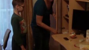 логопедическое занятие с ребенком-аутистом