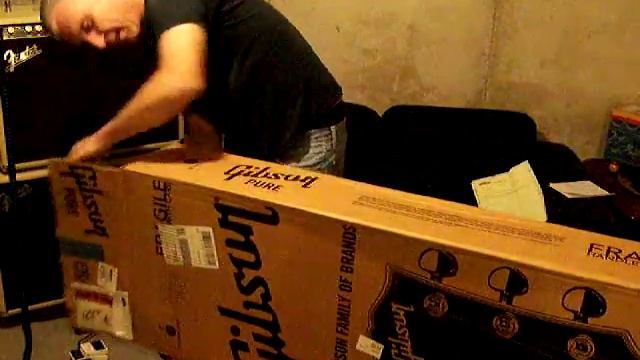 2015 Gibson Firebird Unboxing Part 1 of 4 смотреть онлайн