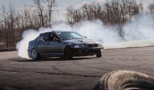 BMW M3 E46 Пытаемся ДРИФТИТЬ .