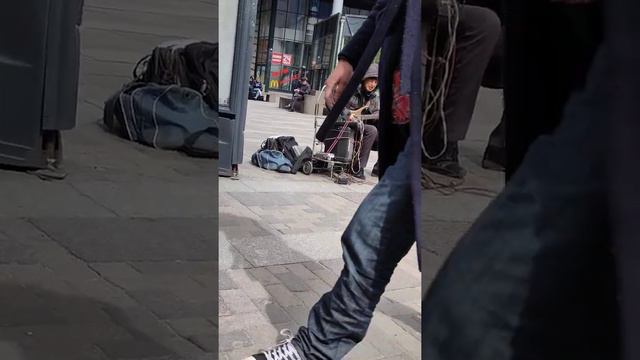 Бедный гитарист с красивым голосом часть 2 смотреть онлайн