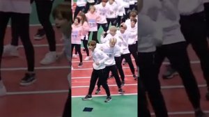 BTS?и погнали руки-бёдра ??