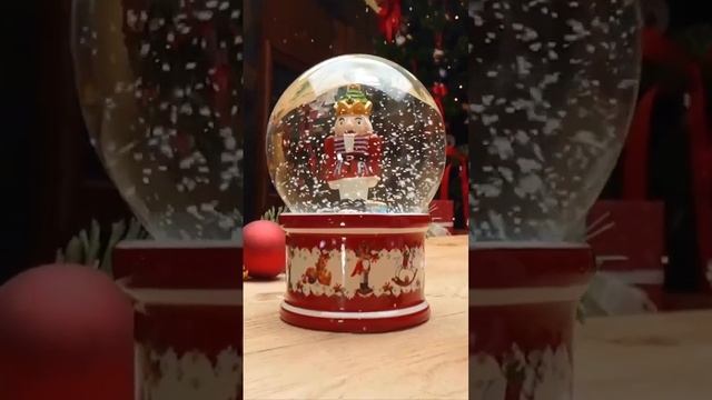 ❄️Снежный шар «Щелкунчик» из коллекции Christmas Toy’s послужит прекрасным новогодним украшением.