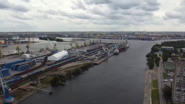 Вид на морской порт Санкт-Петербург с высоты птичьего полёта смотреть онлайн
