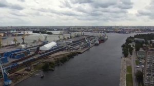 Вид на морской порт Санкт-Петербург с высоты птичьего полёта