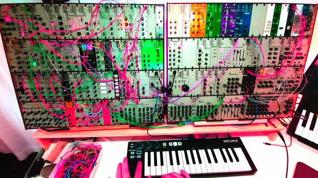 tAEpestry - An AE Modular Drone смотреть онлайн