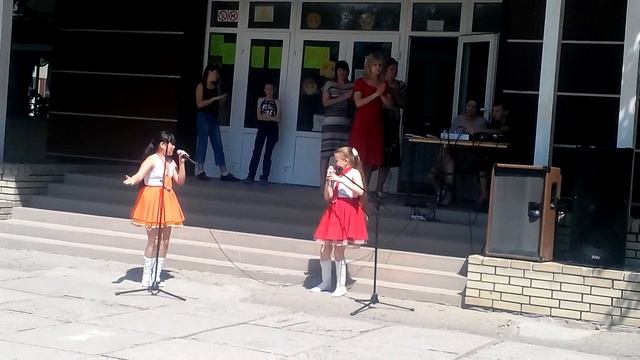 Веселая песня 21 век, дует Таня и Настя. Школа 50 смотреть онлайн