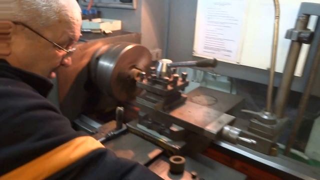 Нарезка резьбы  метчиком.