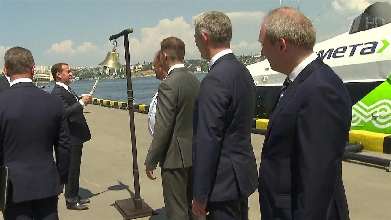 В Крыму состоялась церемония открытия регулярного ...ажирского транспорта между Севастополем и Ялтой