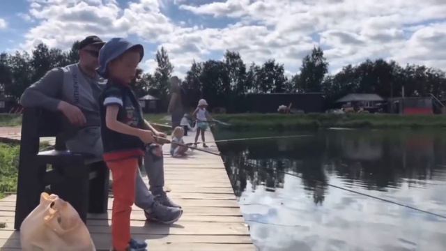 Рыбалка на Форель. Дети ловят Форель. смотреть онлайн