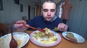 МУКБАНГ АСМР ГУЛЯШ ИЗ КУРИЦЫ В ПОДЛИВЕ / ПЮРЕ / САЛАТ ОВОЩНОЙ / БУТЕРБРОДЫ /  ASMR Mukbang #386