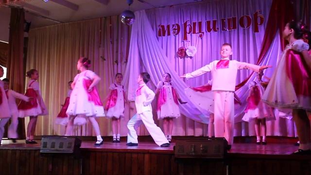 Танец " Ягодка -Малинка"