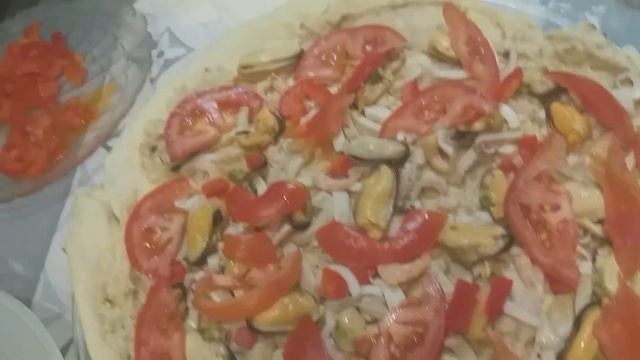Пицца с морепродуктами.