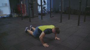 Отжимания с колен с отрывом ладоней/ knee hand-release push up