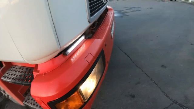 Людям почему-то нравится сваливать мусор в такие места,где ещё сохранилась природа! Свиньи ? смотреть онлайн