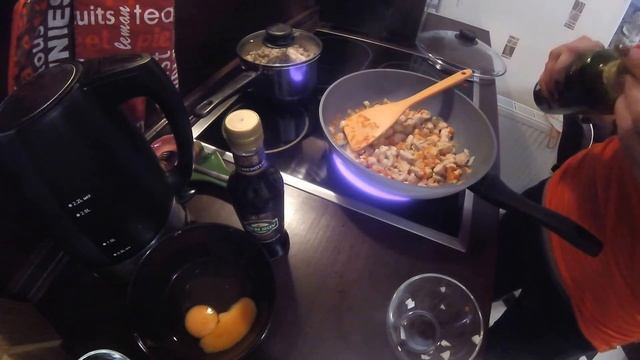 Жареный рис с курицей и овощами.Простой рецепт на каждый день. смотреть онлайн