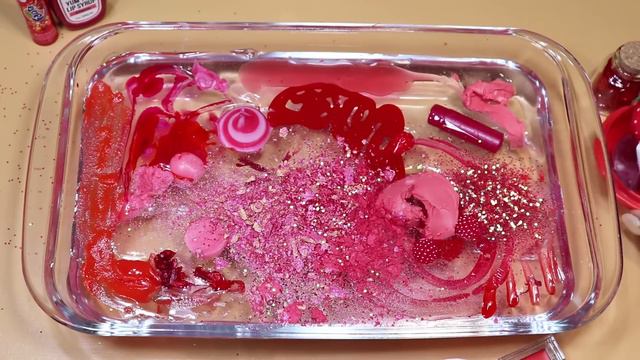 "STRAWBERRY" Mixing "RED" Makeup,glitter Into Clear Slime! "STRAWBERRY SLIME" смотреть онлайн