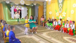 Танец "Бабушка и внучка" на утреннике 8 Марта 2021 в старшей группе .Муз. рук. Максюта Г. В.