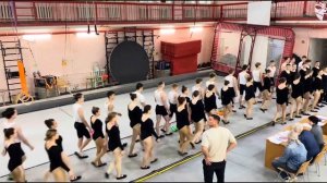 как происходит контрольный урок по жонглированию в училище циркового и эстрадного искусства (ГУЦЭИ)