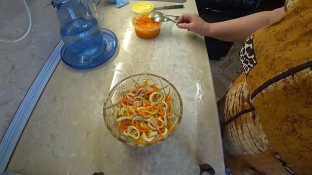 Еда диабетика на весь день. Борщ, салат из кальмара, камбала с картошкой в духовке. смотреть онлайн