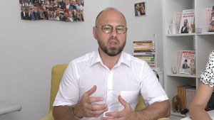 МУЖЧИНА ЛЮБИТ СРАЗУ ДВОИХ:ЛЮБОВНИЦУ И ЖЕНУ. МОЖЕТ ЛИ МУЖЧИНА ЛЮБИТЬ СРАЗУ ДВУХ ЖЕНЩИН?