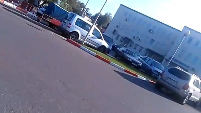 20200924_154510 разлили топливо) ужасный запах бензина АЗС №68 Лукойл а100 Минск Орловская38 смотреть онлайн