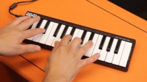 Akai LPK 25 Portable USB MIDI Keyboard - Review & Demo