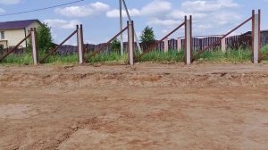 Лазерный нивелир на строительной площадке.