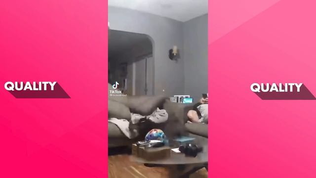 oH nO oUr TaBLe iTs bRokEn смотреть онлайн